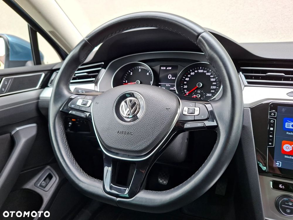 Volkswagen Passat - 34