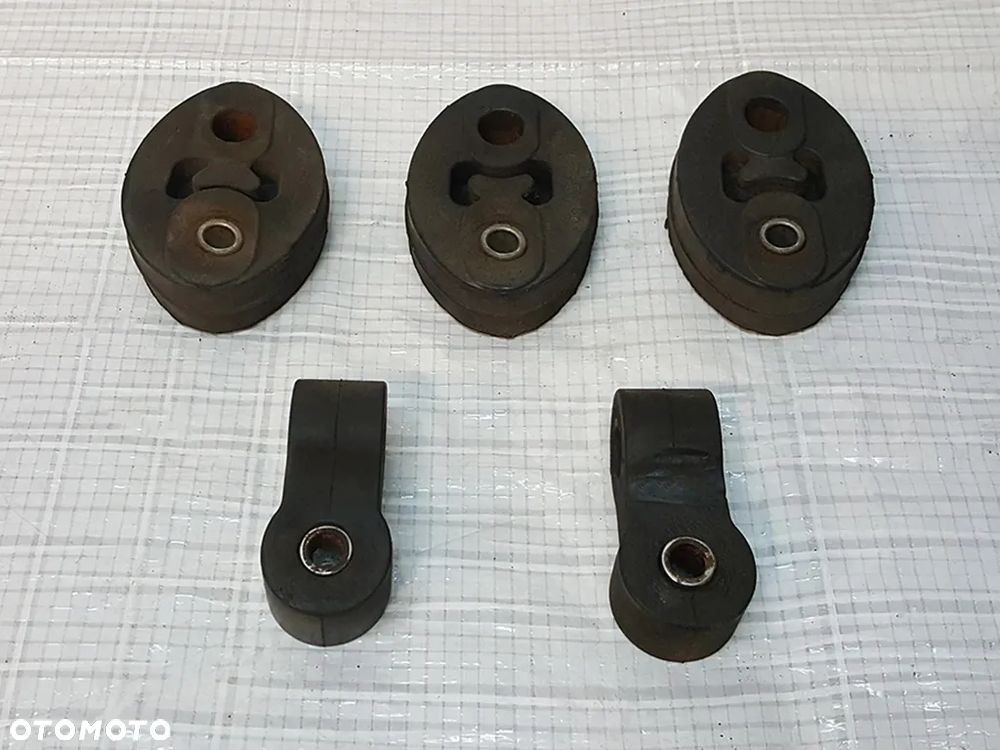 Mocowania tłumika (gumy, uchwyty) do Suzuki Vitara I - 1