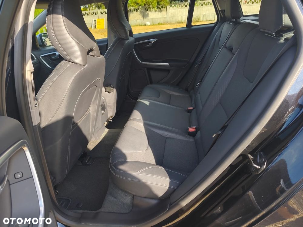 Volvo V60 D2 R-Design Summum - 23