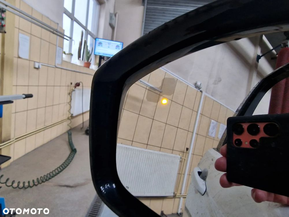 Land Rover Discovery V 2.0 TD4 HSE - 8