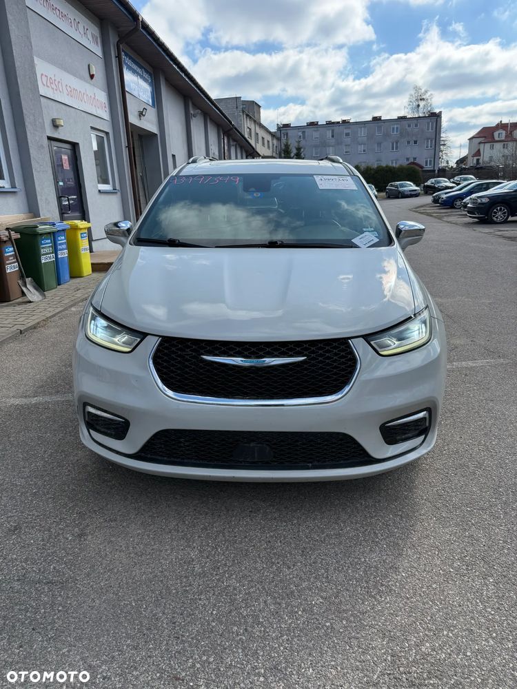 Chrysler Pacifica - 2