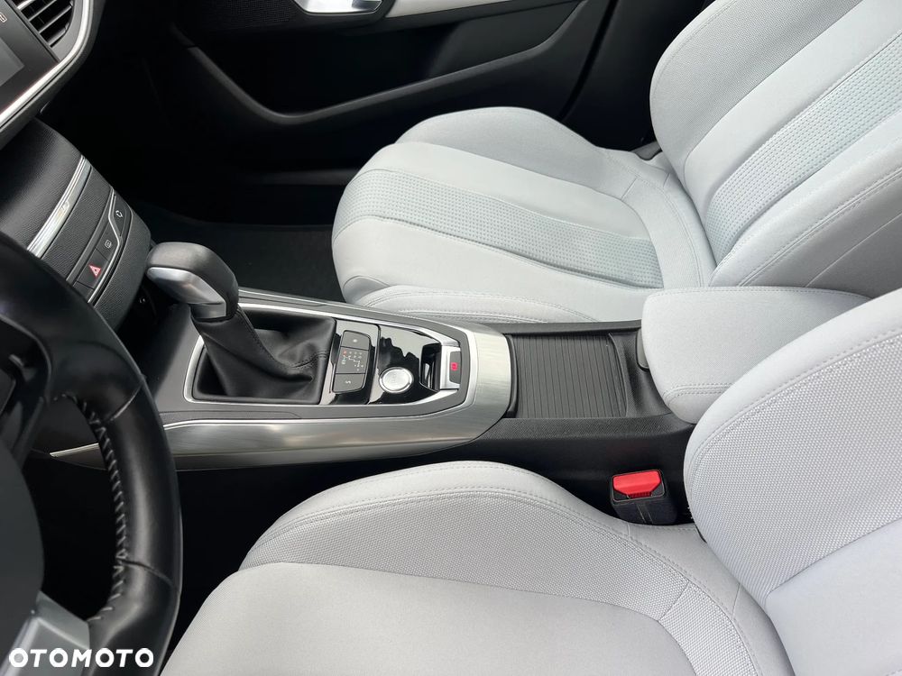 Peugeot 308 1.6 BlueHDi Allure S&S EAT6 - 7