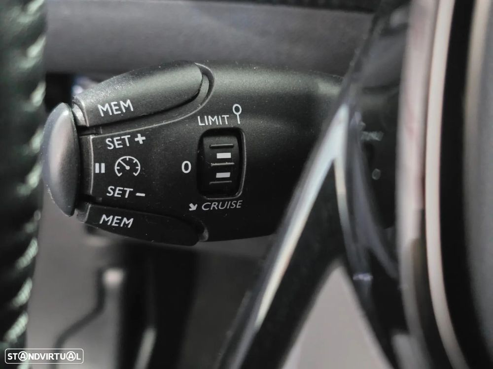 Peugeot 2008 1.2 PureTech Allure - 15