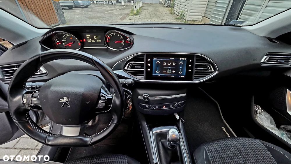 Peugeot 308 1.2 PureTech Allure S&S - 10