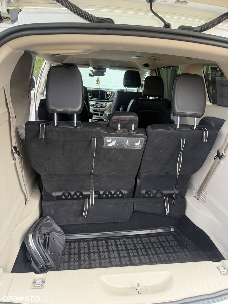 Chrysler Pacifica - 11