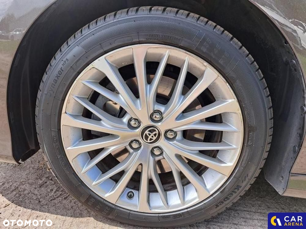 Toyota Camry - 12
