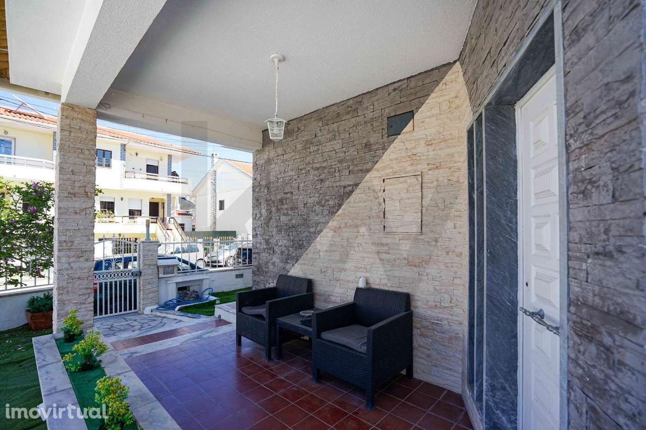 Moradia T5 Completa e Distinta | Piscina, Jacuzzi, Terraço e 3 Frentes - Grande imagem: 2/50