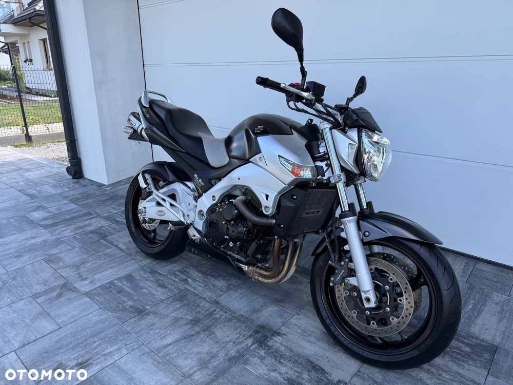Suzuki GSR - 12