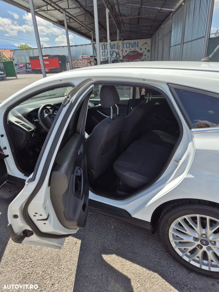 Ford Focus - 17