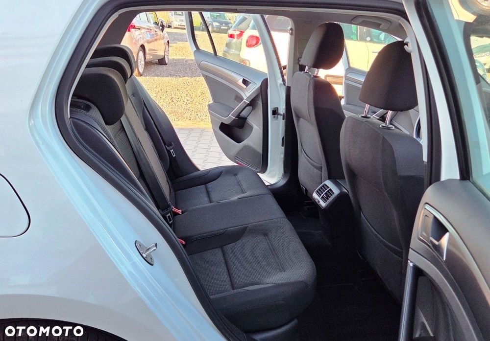 Volkswagen Golf - 30