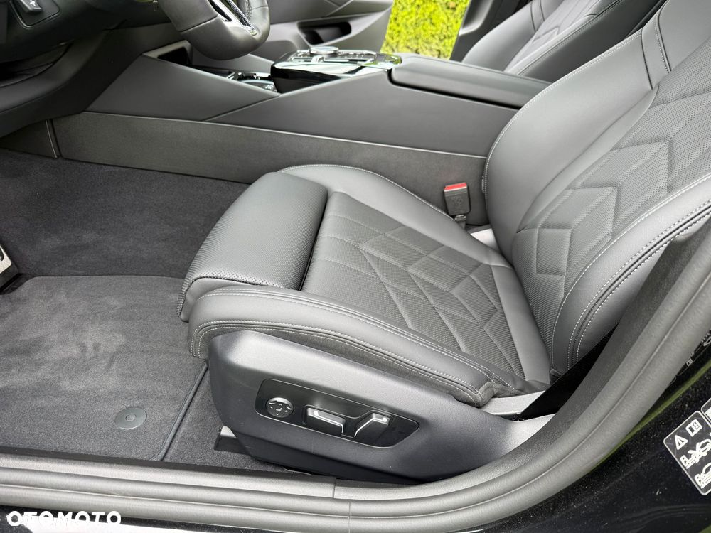 BMW Seria 5 520d xDrive - 23