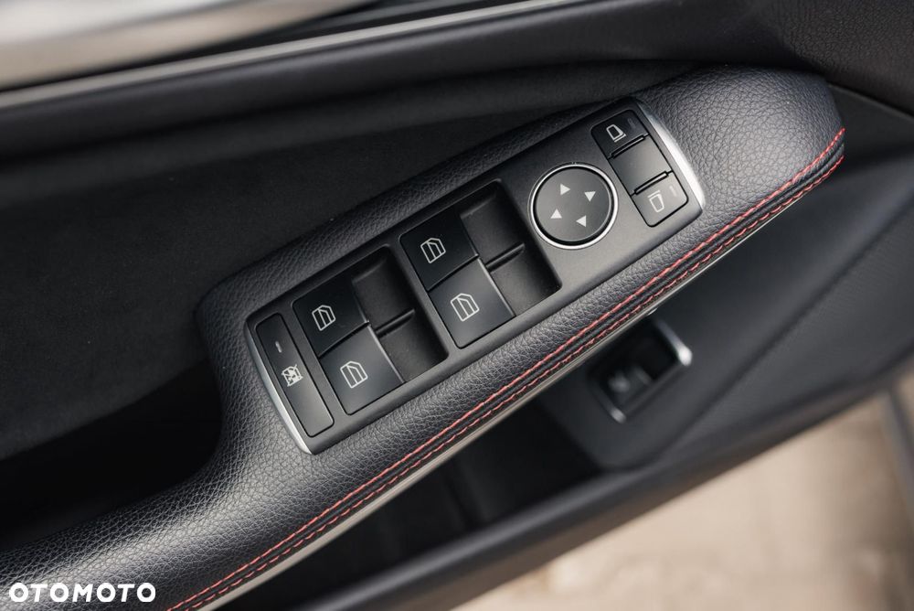 Mercedes-Benz CLA 220 4-Matic AMG Line - 28
