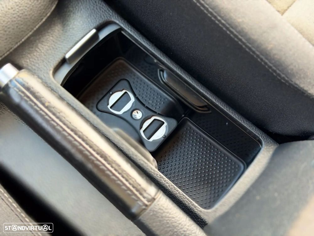 VW Golf 1.6 TDi Confortline - 23
