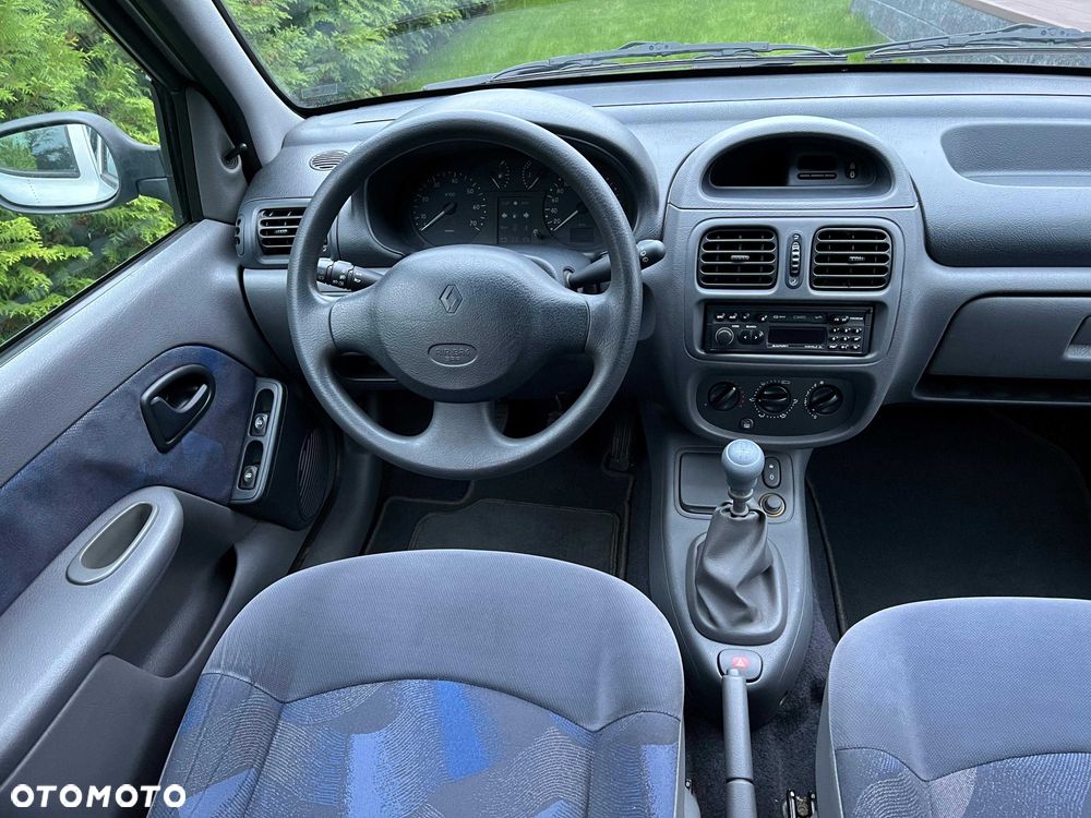 Renault Clio - 10