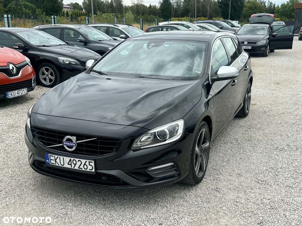 Volvo V60 D6 AWD Plug-in Hybrid R-Design Momentum - 5