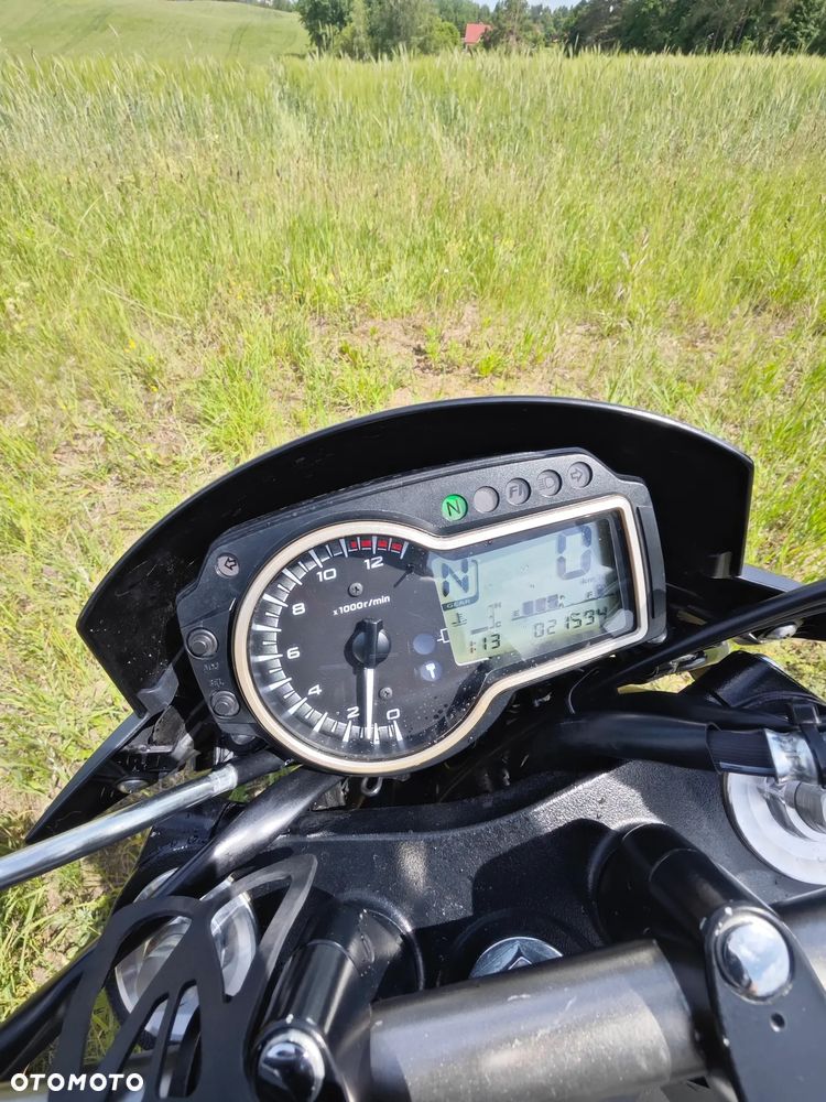 Suzuki GSR - 4