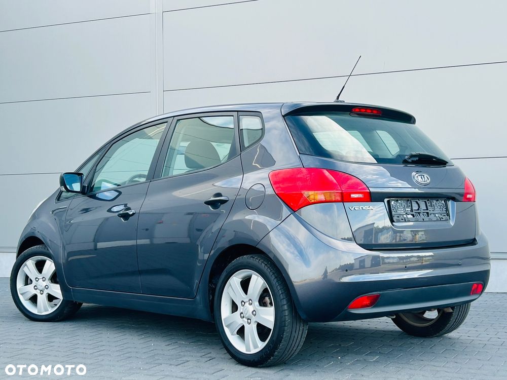Kia Venga 1.6 L - 10