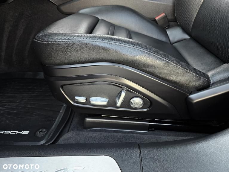 Porsche Panamera 4S - 27