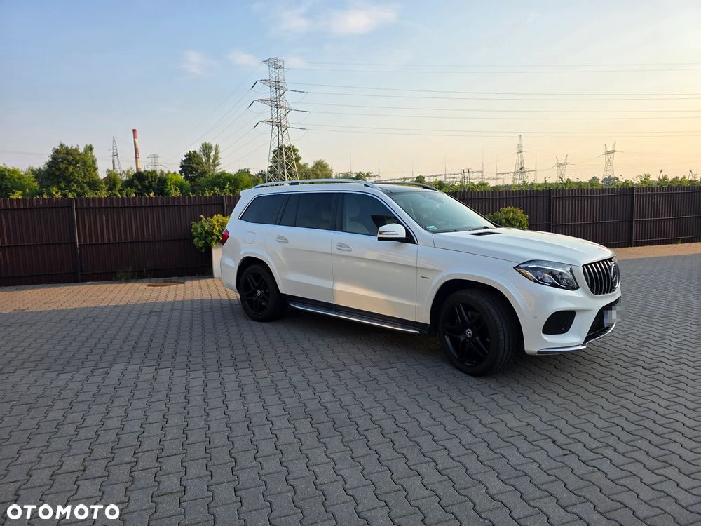 Mercedes-Benz GLS - 1