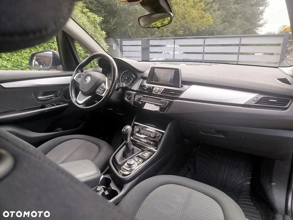 BMW Seria 2 216d - 8