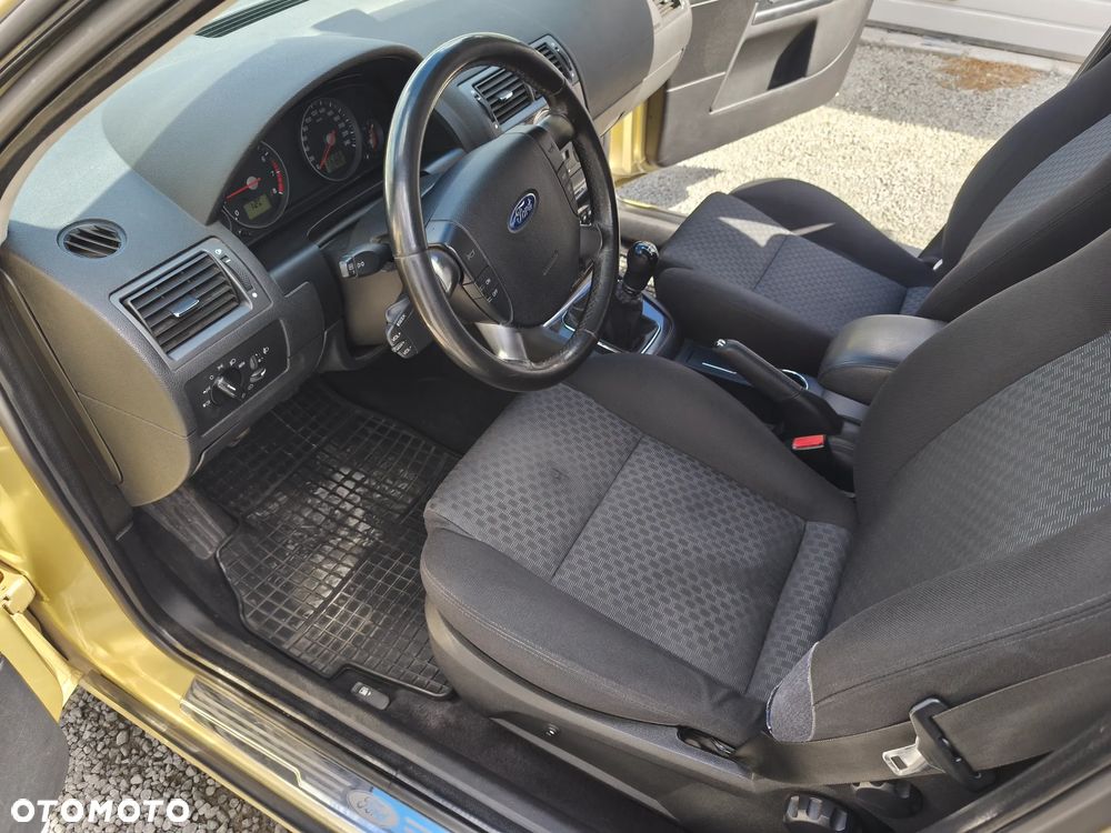 Ford Mondeo 1.8 Ambiente - 24