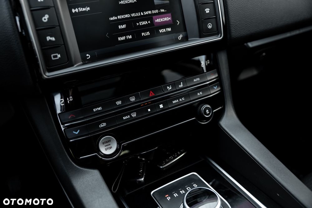 Jaguar F-Pace 20d AWD R-Sport - 29