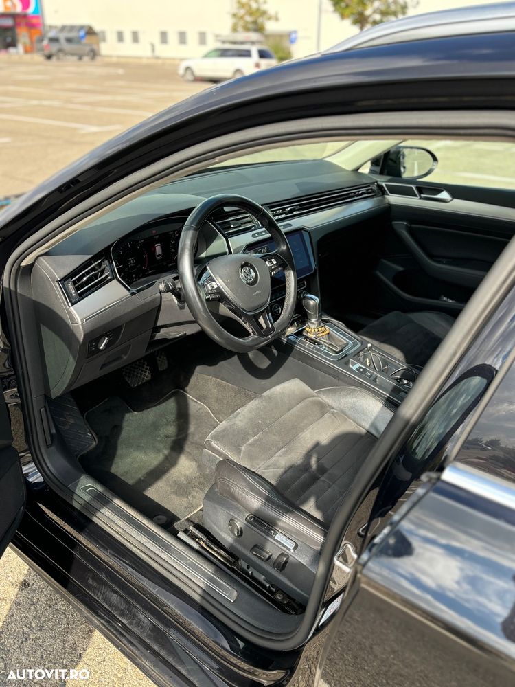 Volkswagen Passat Variant 2.0 TDI DSG 4Motion R Executive - 8