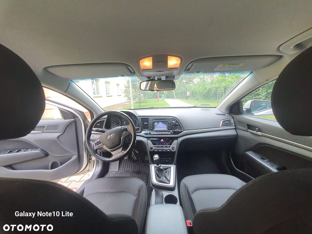 Hyundai Elantra 1.6 Comfort - 3