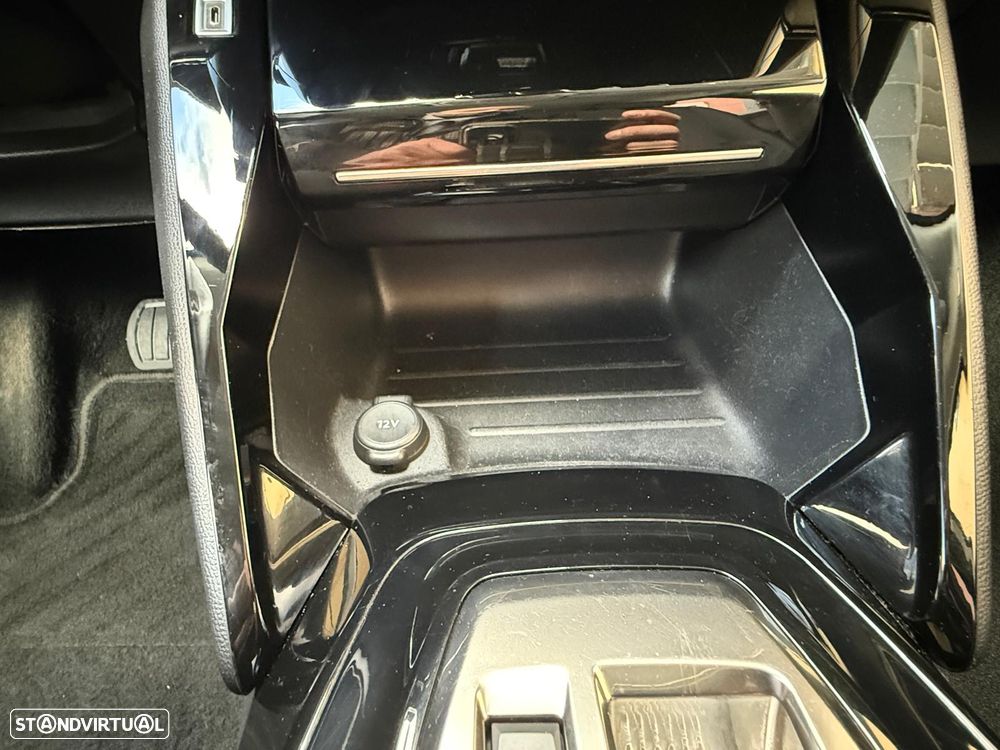 Peugeot 2008 PureTech 130 EAT8 Allure Pack - 32