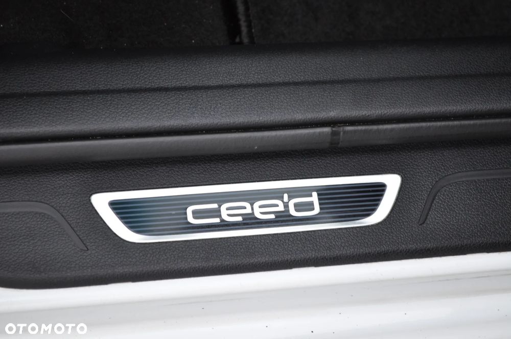 Kia Ceed 1.6 CRDi GT Line - 12