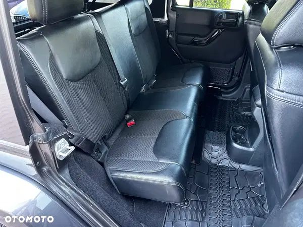 Jeep Wrangler 3.6 Unlim Sahara - 27