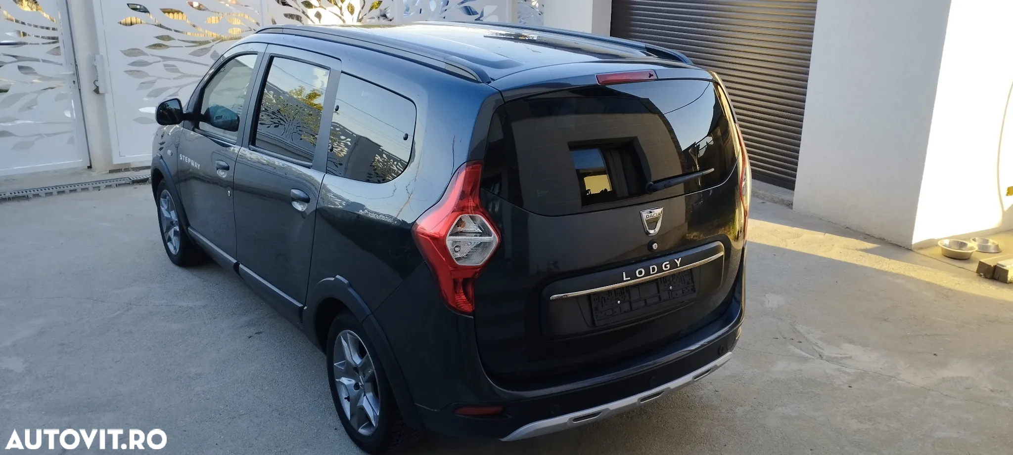 Dacia Lodgy 1.6 SCe Stepway - 3