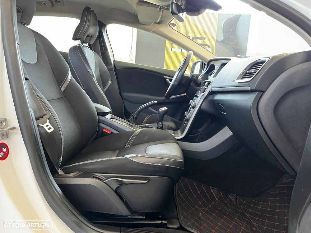 Volvo V40 2.0 D2 Momentum - 11