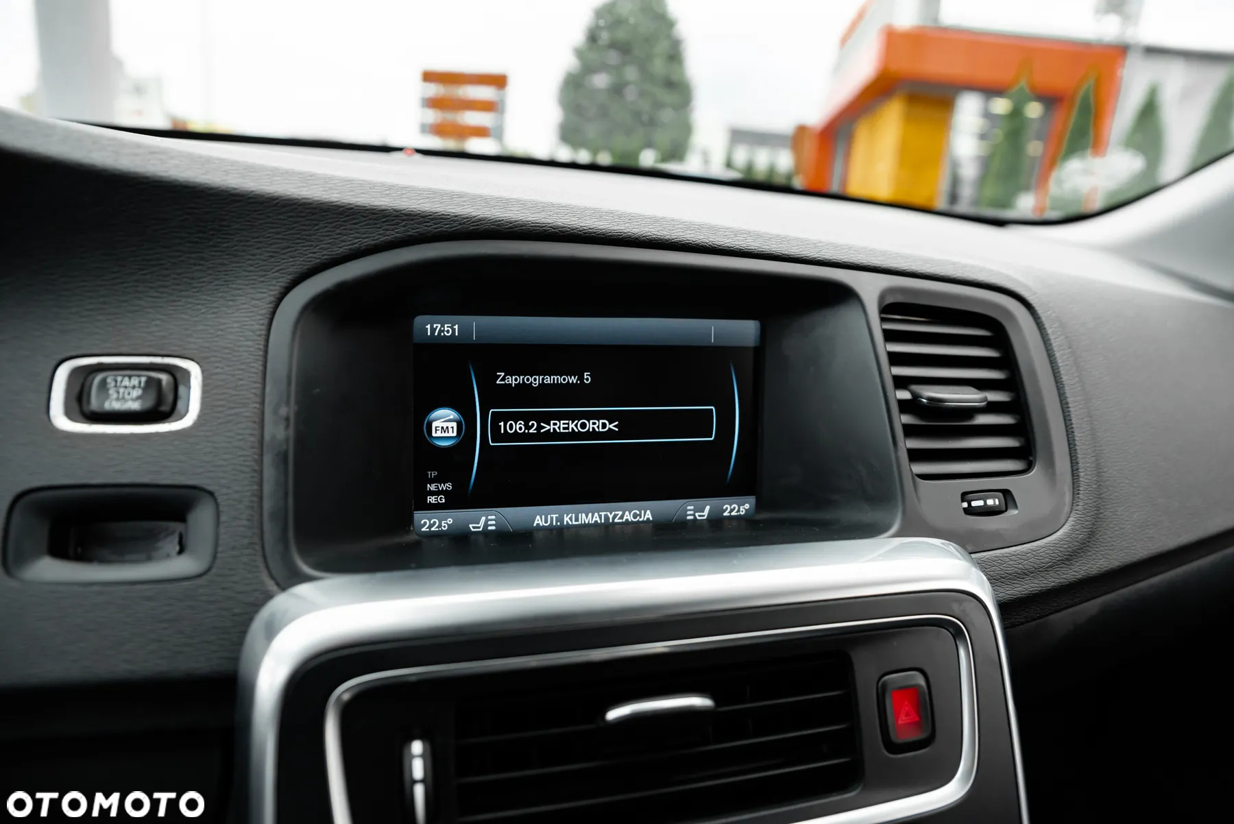 Volvo V60 D5 AWD R-Design - 29