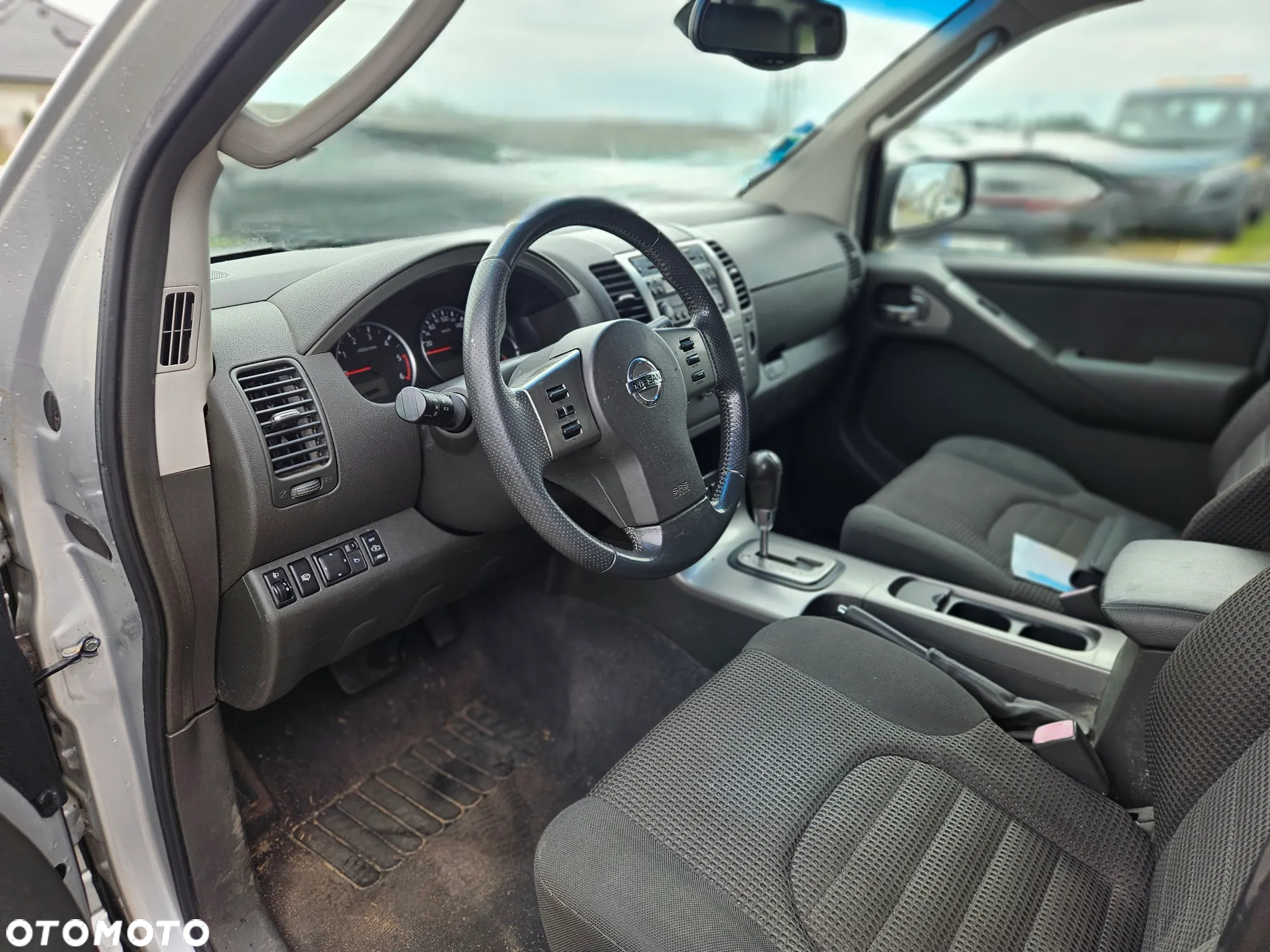 Nissan Pathfinder - 10