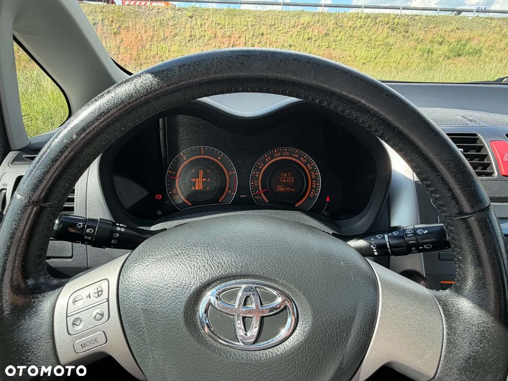 Toyota Auris 1.4 D-4D 2010 - 10