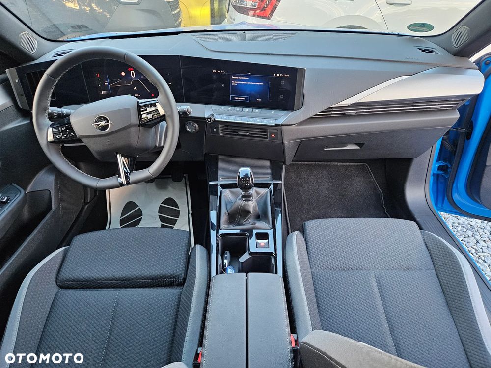 Opel Astra 1.2 Turbo Business Edition - 17