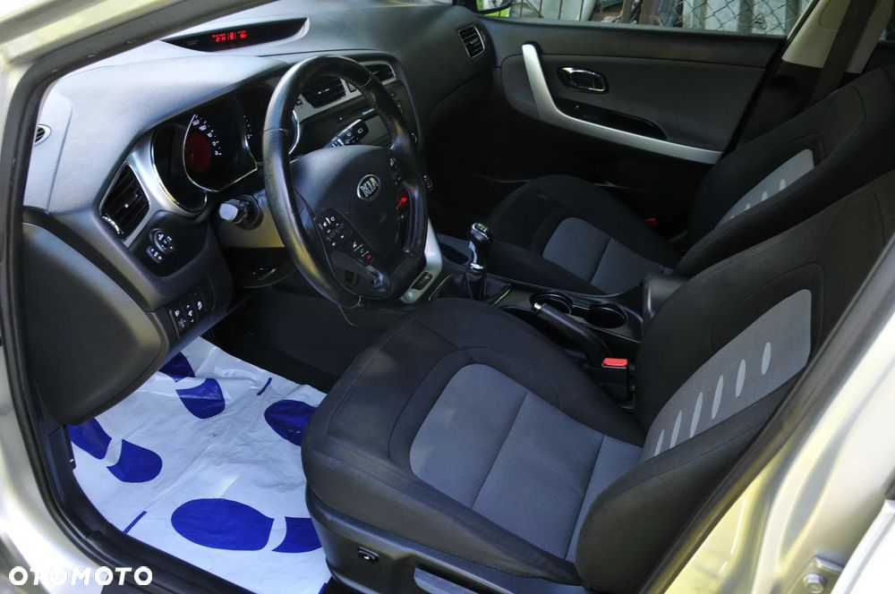 Kia Ceed 1.6 GDI Dream Team Edition - 17