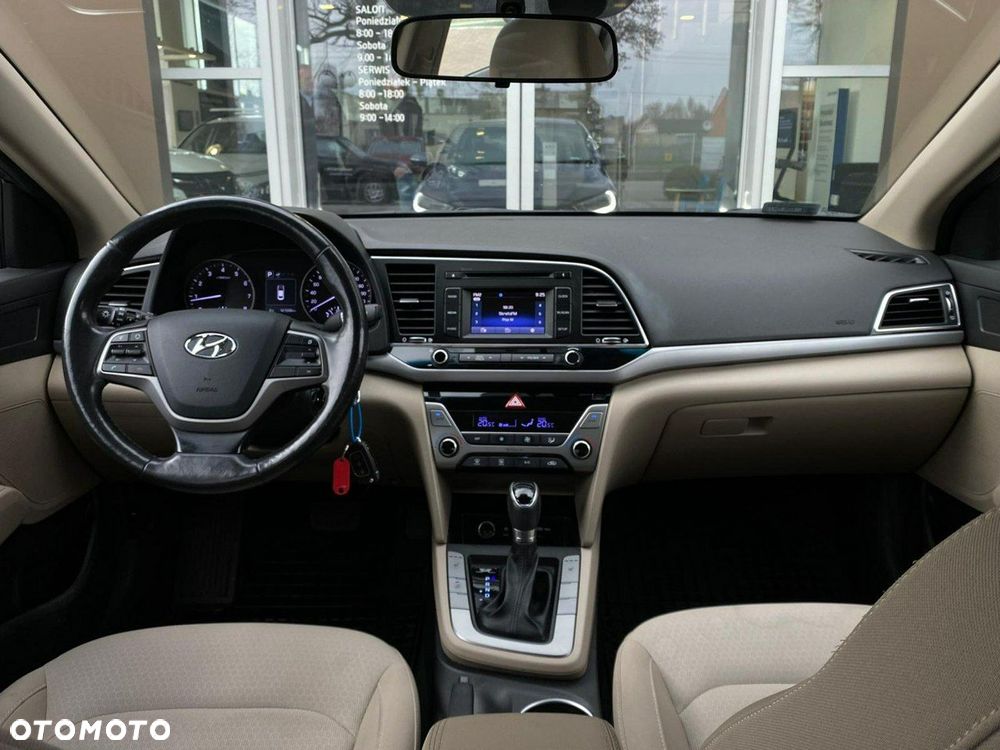 Hyundai Elantra - 11