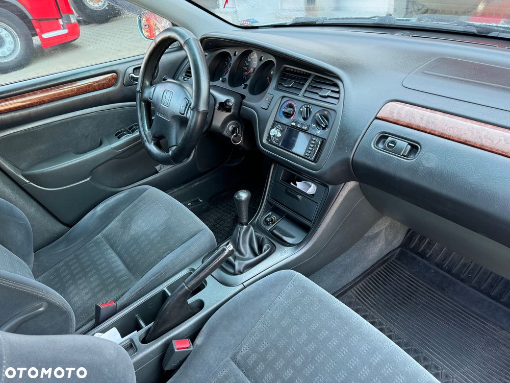 Honda Accord 1.8i LS - 7