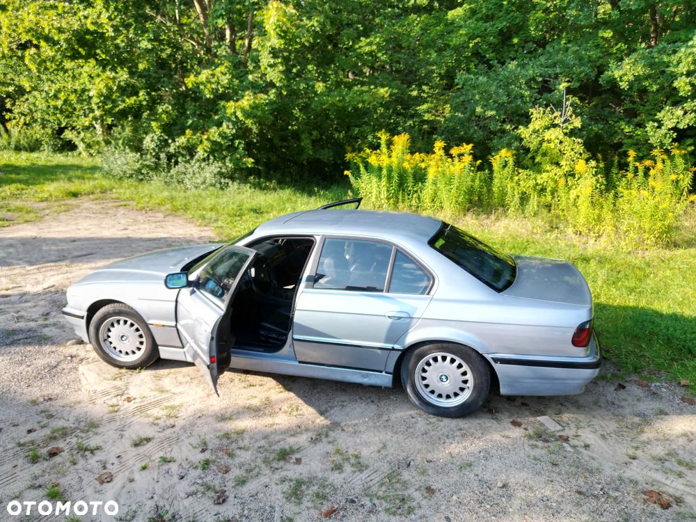 BMW Seria 7 730i V8 - 8