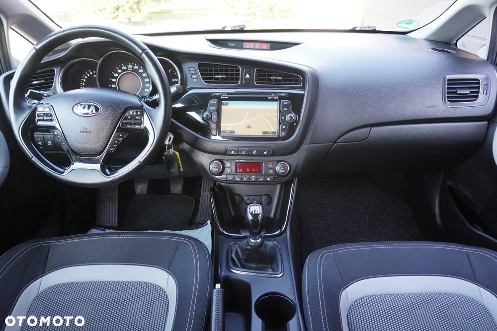 Kia Ceed 1.6 GDI ISG Dream-Team Edition - 8