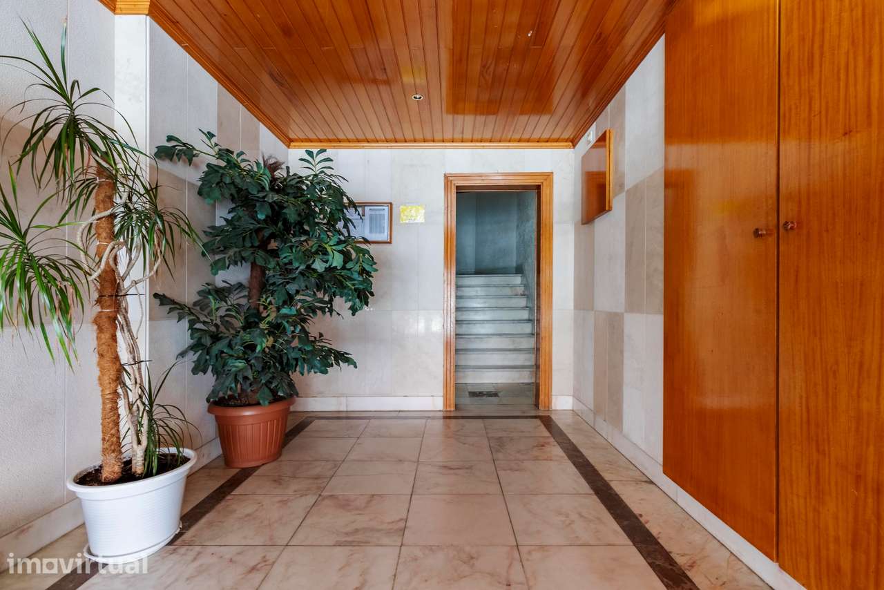 Apartamento T2 c/ Varanda e 2 Marquises na Rua Marquês de Pombal, Cacé - Grande imagem: 3/44