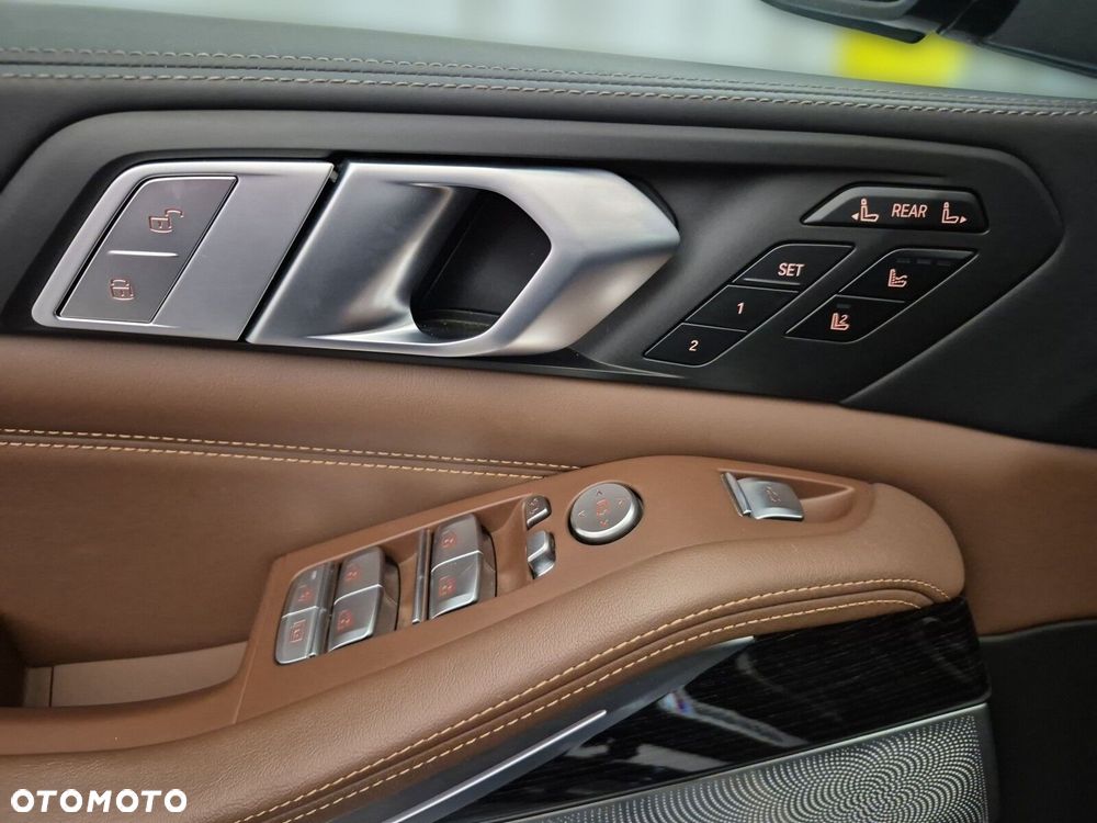 BMW X7 M50d sport - 32
