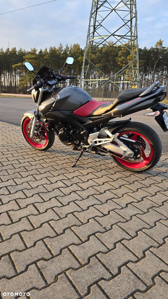 Suzuki GSR - 7