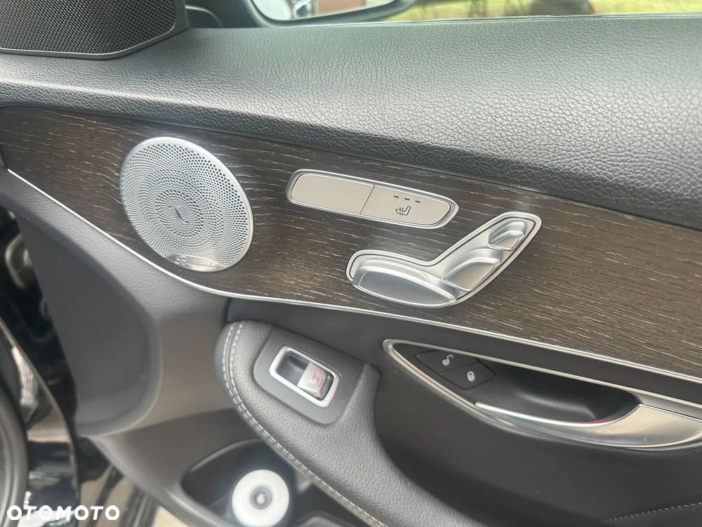 Mercedes-Benz Klasa C 300 4MATIC 9G-TRONIC - 31