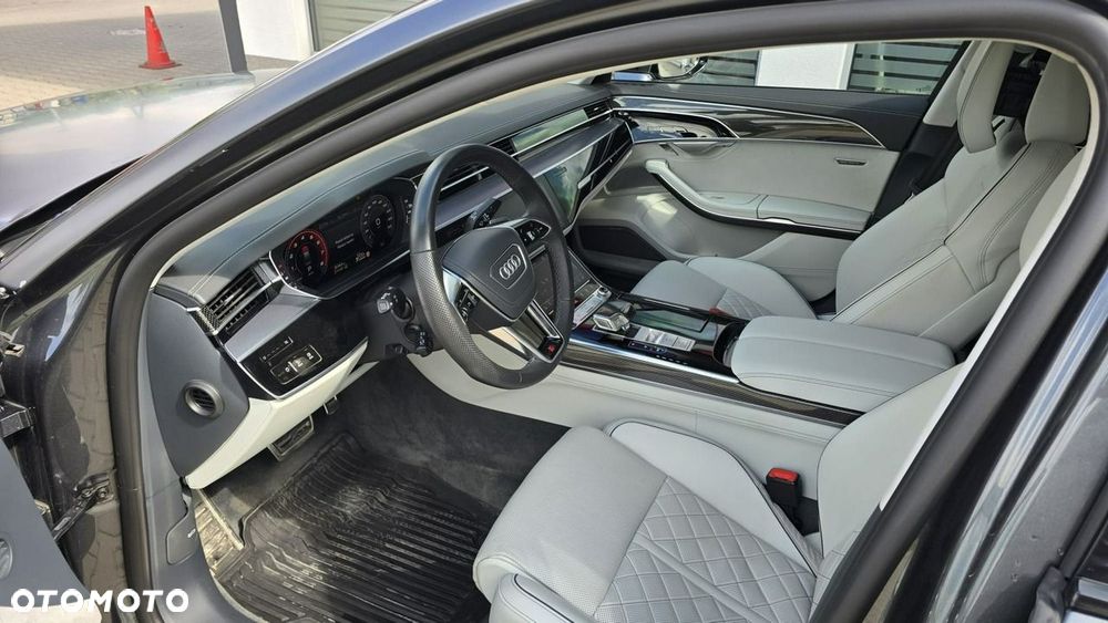 Audi S8 - 36
