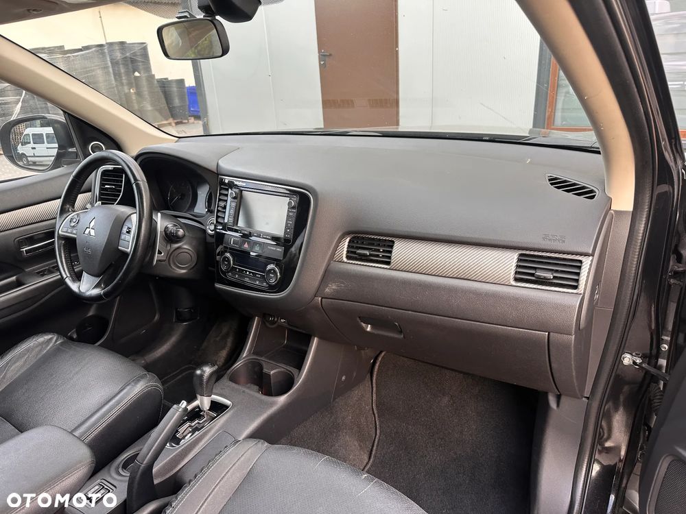 Mitsubishi Outlander 2.0 2WD CVT Diamant Edition - 27