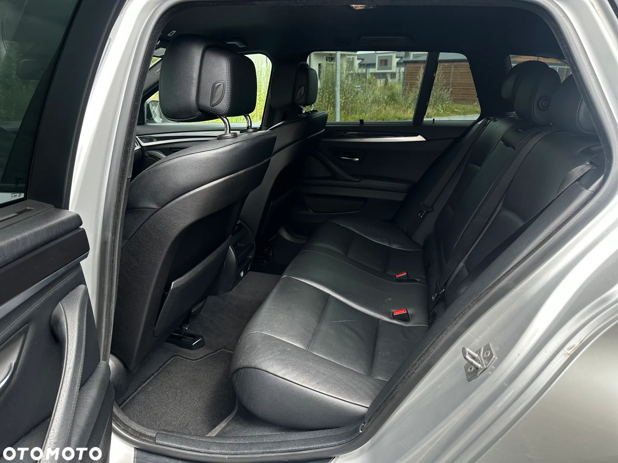 BMW Seria 5 530d xDrive Touring - 14