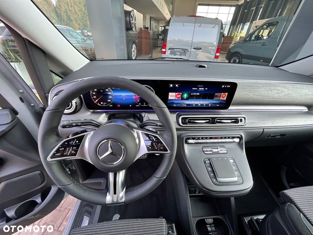 Mercedes-Benz Klasa V - 17